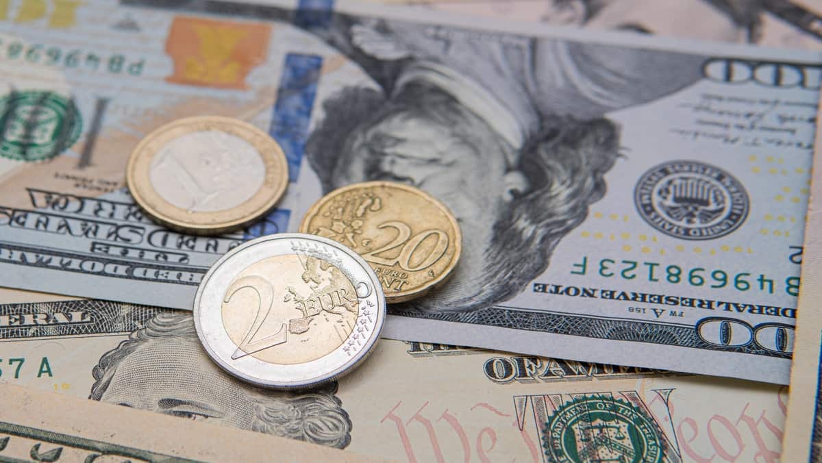 EUR/USD Faces Upbeat US Retail Sales Revisions Ahead of Intensive Retail Season